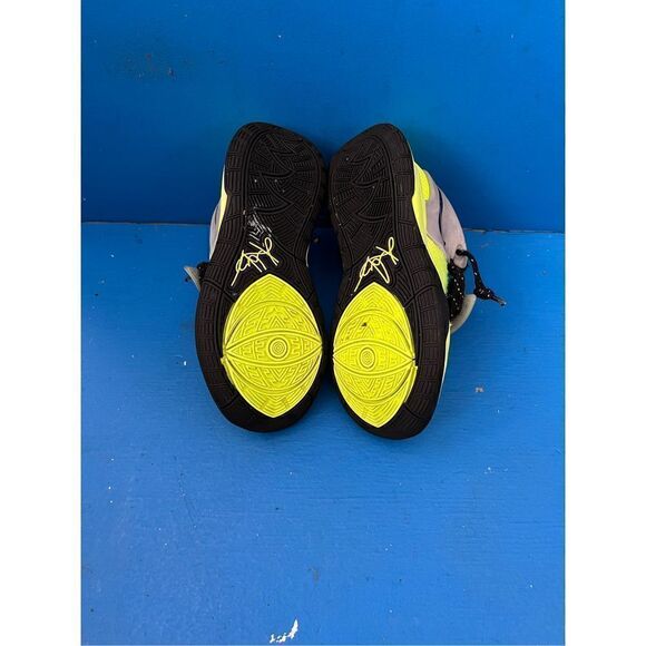 Nike Kyrie 6 Cross (GS) Basketball Shoes Big Kids Volt Silver CN8581-704 Sz 11C - Picture 5 of 6